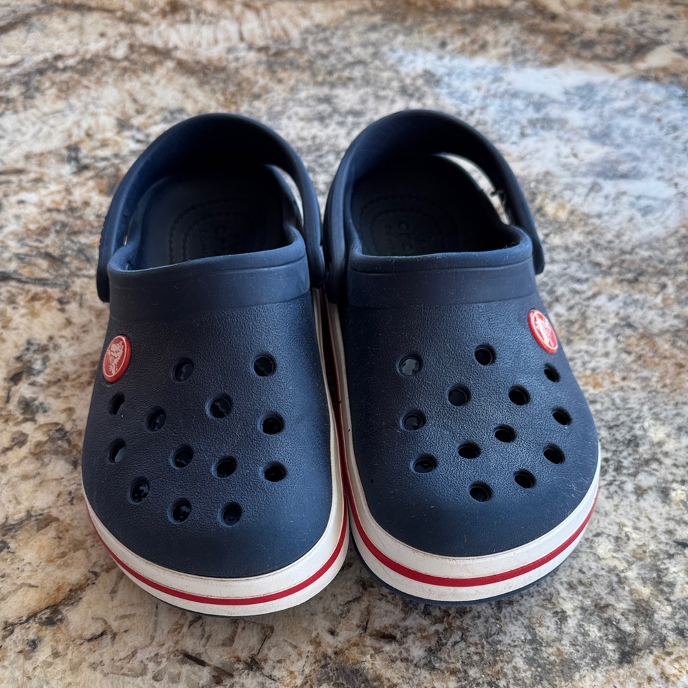 Kids navy crocs